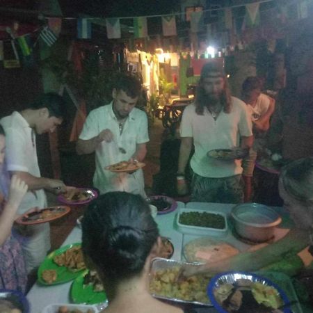 Sun Valley Backpackers Inn El Nido Bagian luar foto