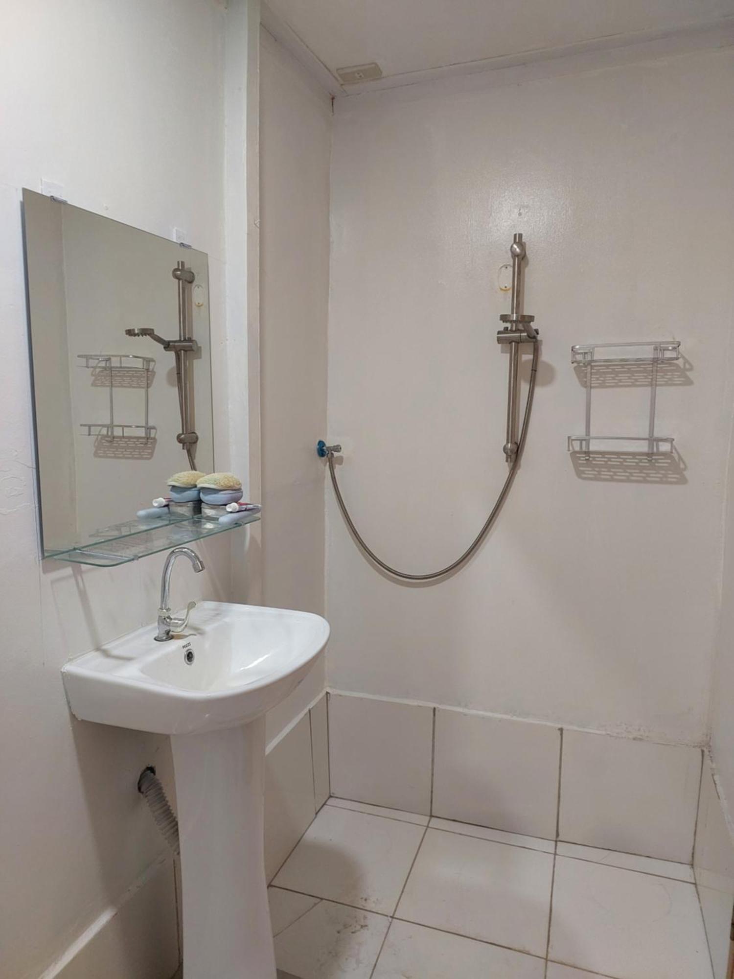 Sun Valley Backpackers Inn El Nido Bagian luar foto