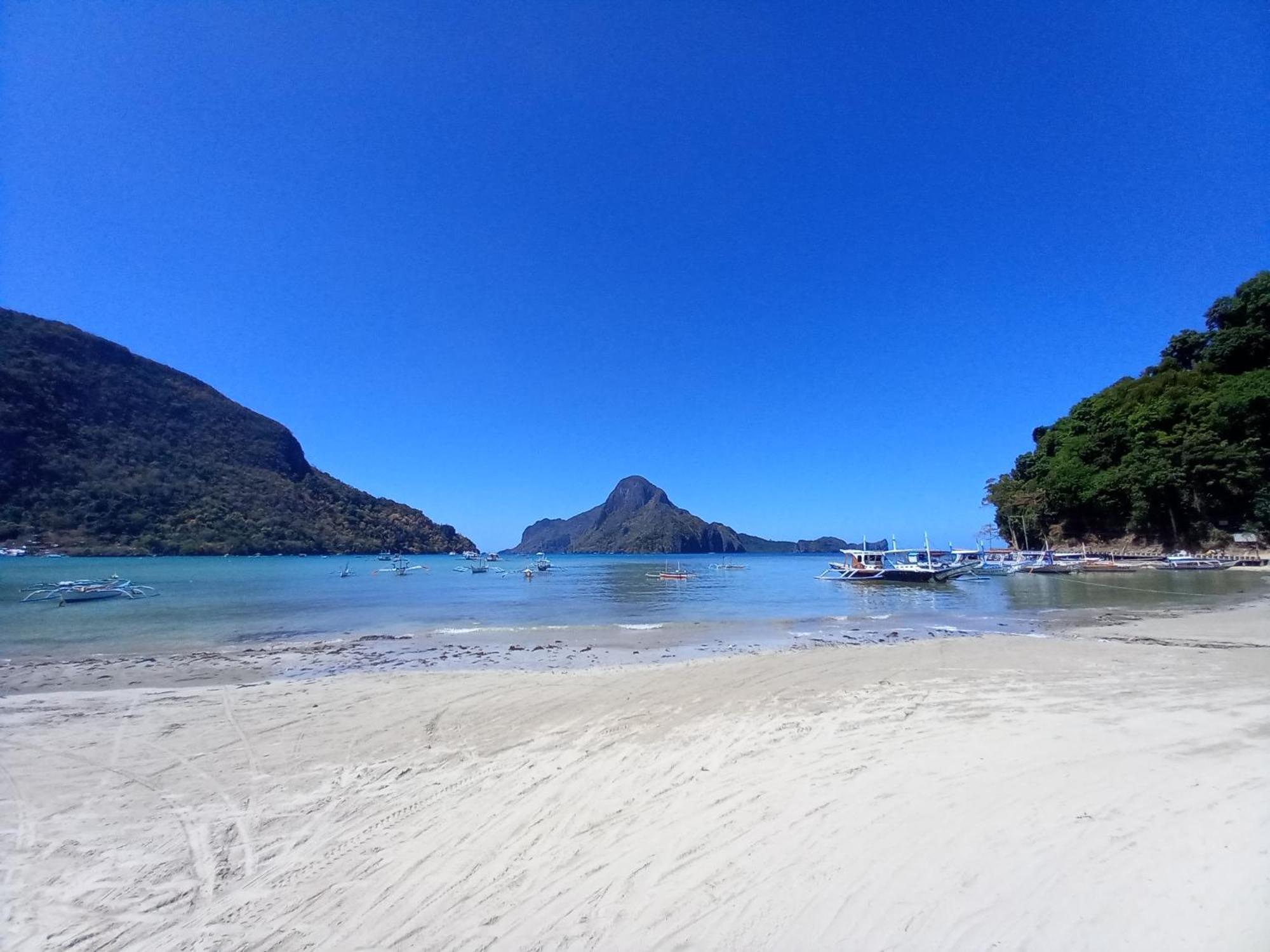 Sun Valley Backpackers Inn El Nido Bagian luar foto