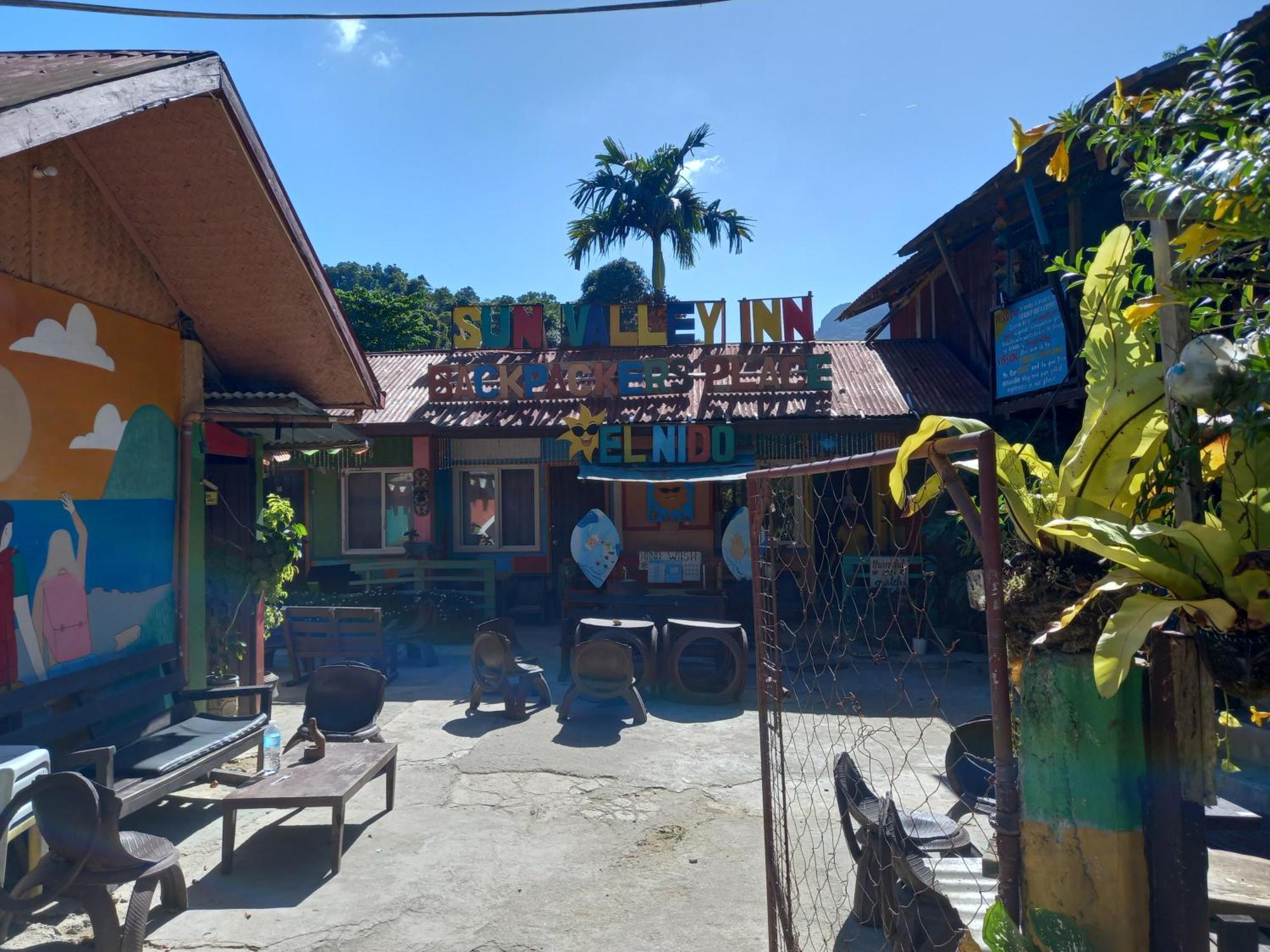 Sun Valley Backpackers Inn El Nido Bagian luar foto