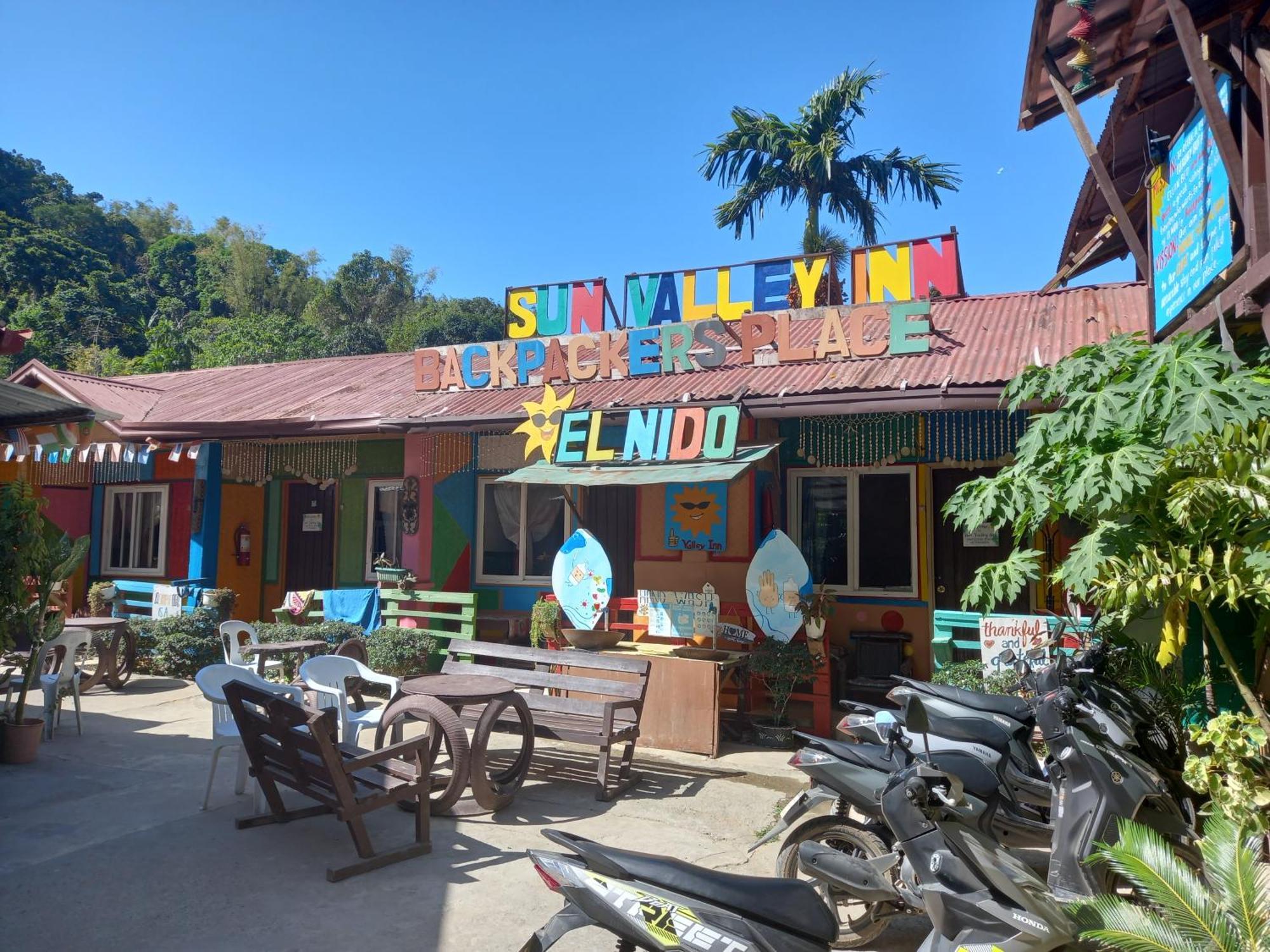 Sun Valley Backpackers Inn El Nido Bagian luar foto