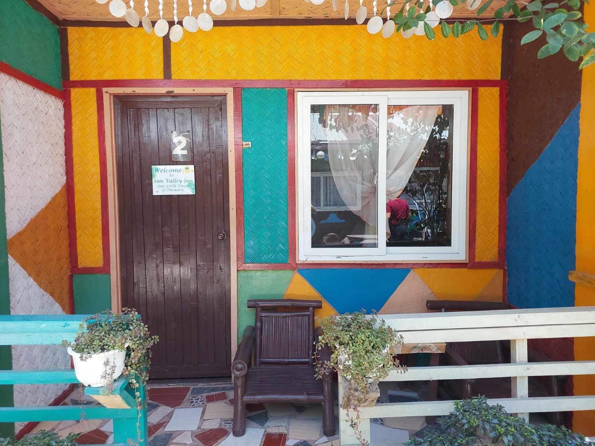 Sun Valley Backpackers Inn El Nido Bagian luar foto