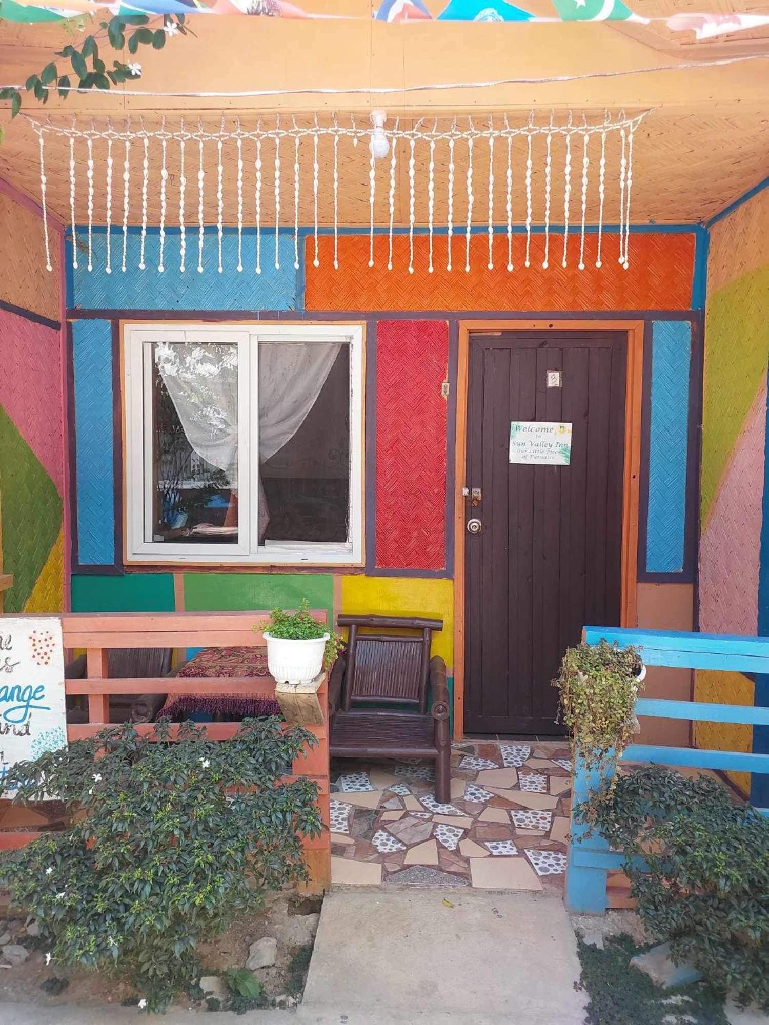 Sun Valley Backpackers Inn El Nido Bagian luar foto