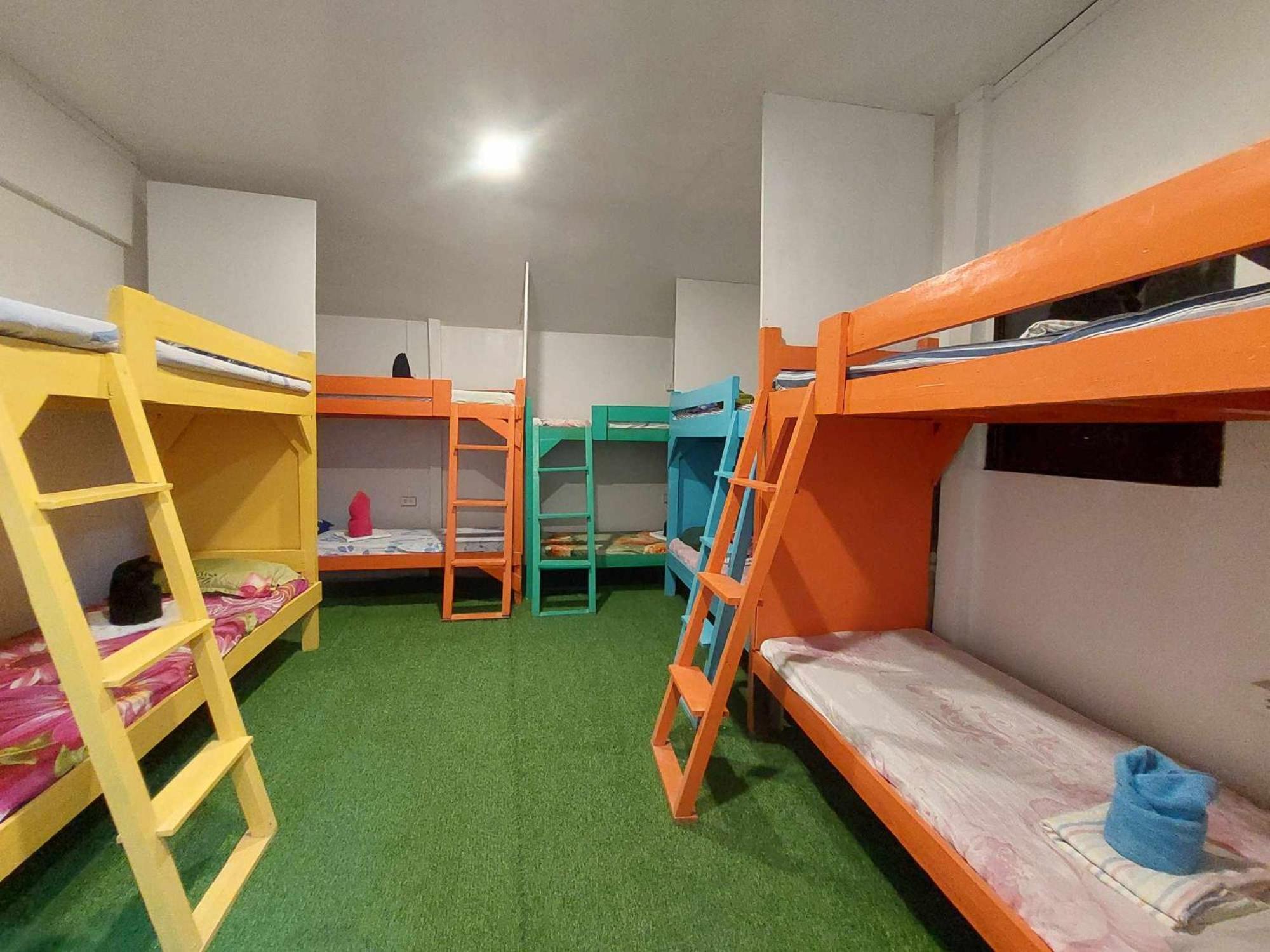 Sun Valley Backpackers Inn El Nido Bagian luar foto