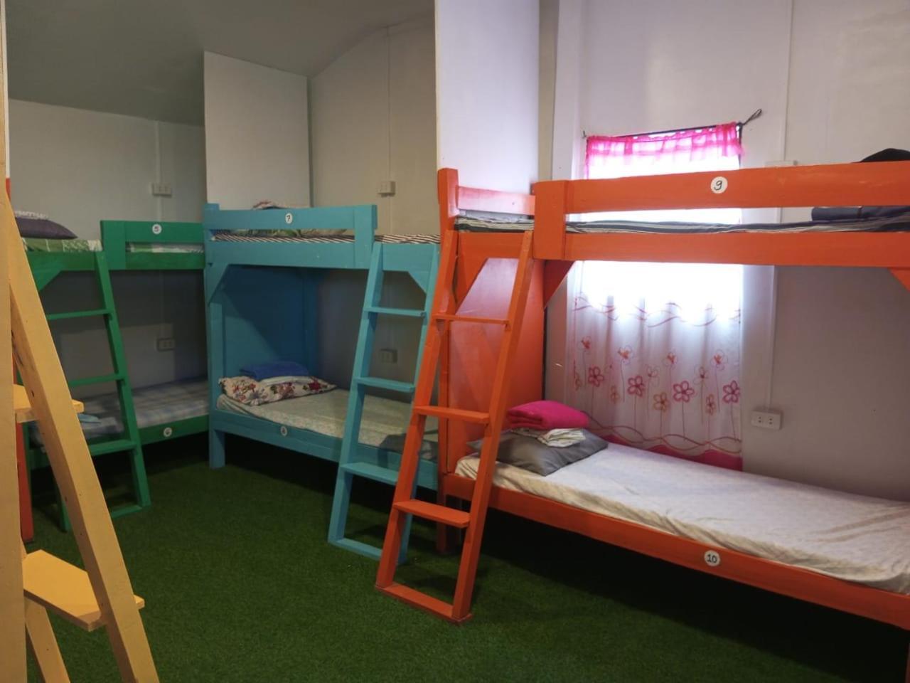 Sun Valley Backpackers Inn El Nido Bagian luar foto