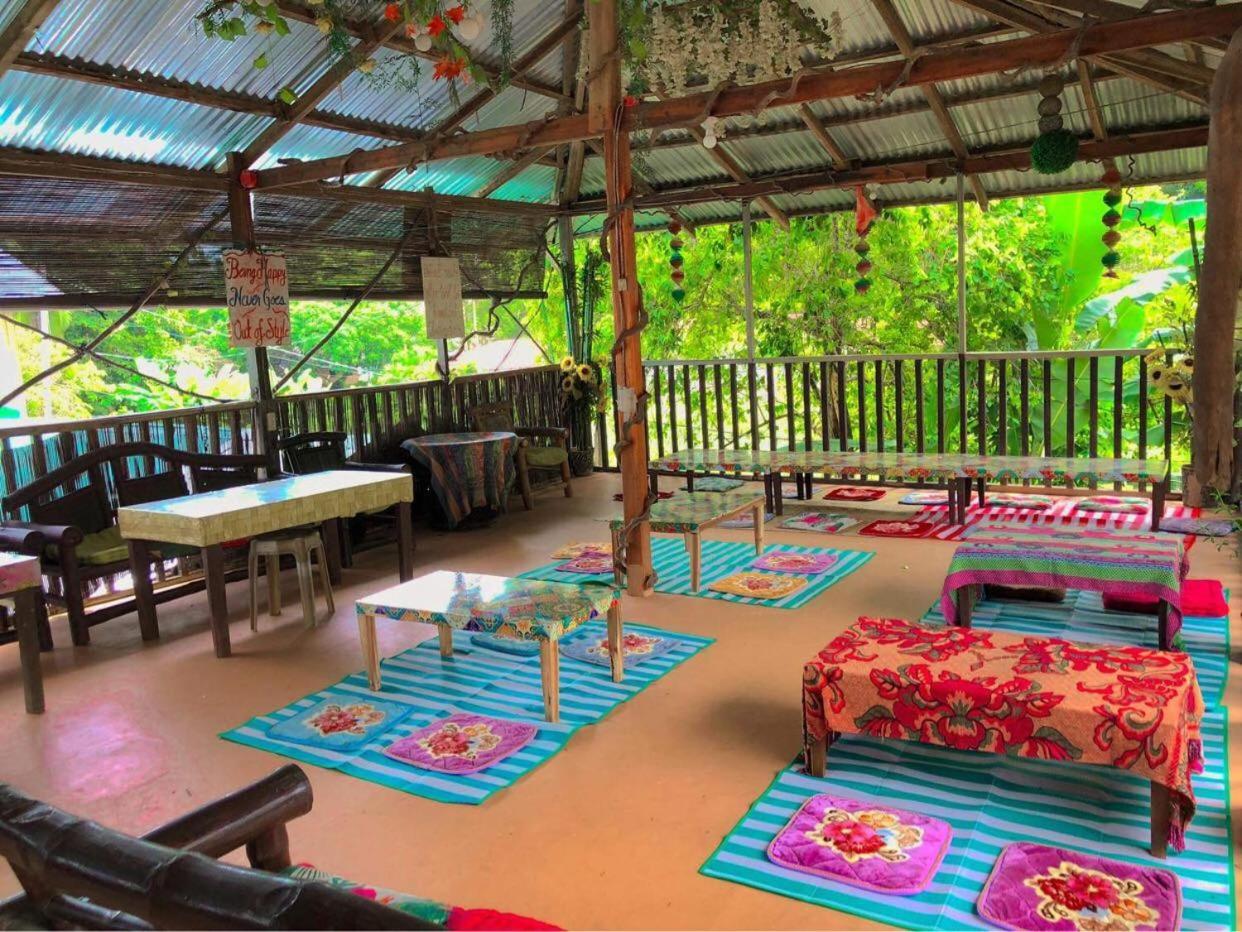 Sun Valley Backpackers Inn El Nido Bagian luar foto