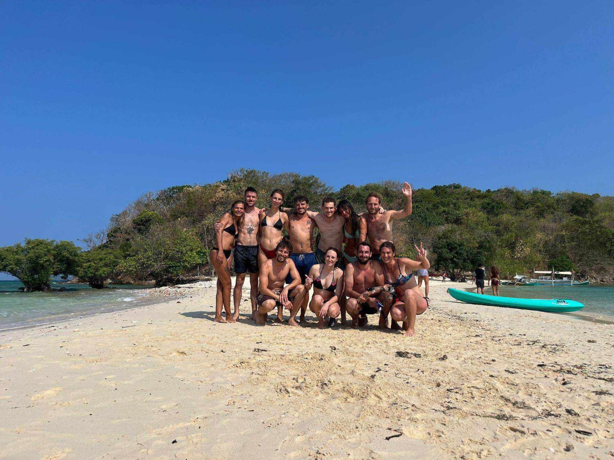 Sun Valley Backpackers Inn El Nido Bagian luar foto