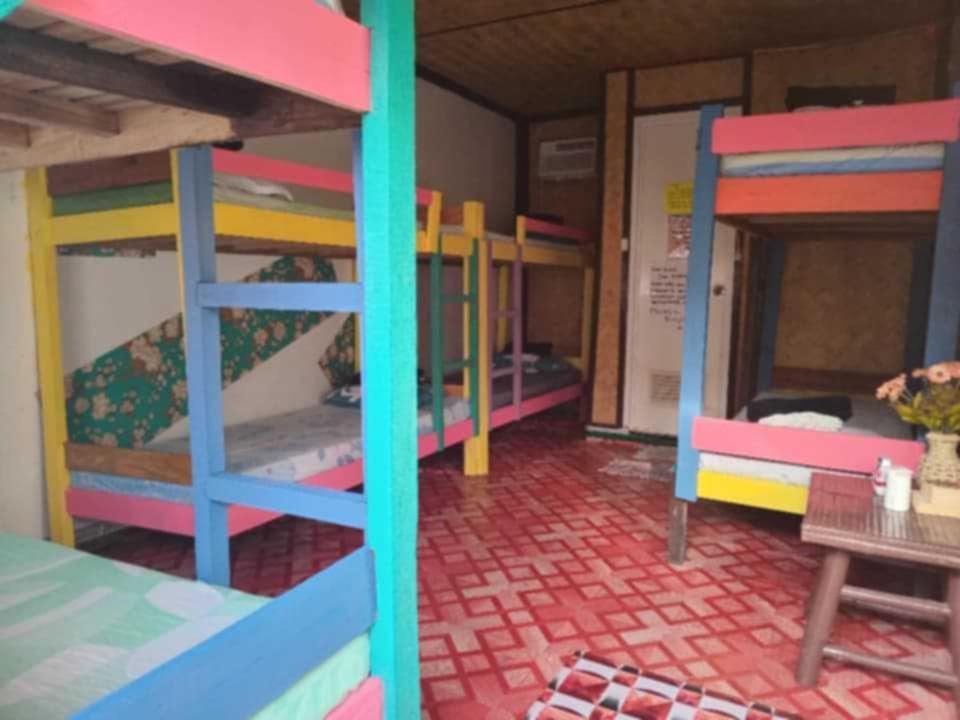 Sun Valley Backpackers Inn El Nido Bagian luar foto