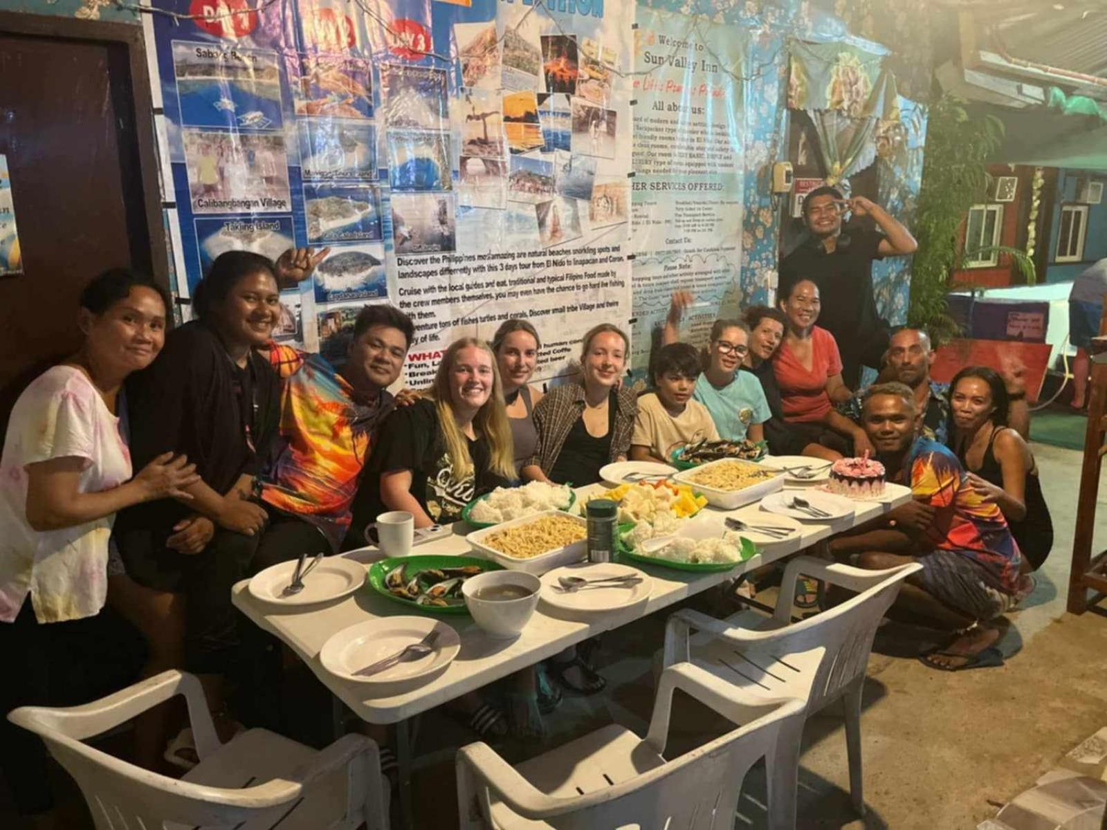 Sun Valley Backpackers Inn El Nido Bagian luar foto