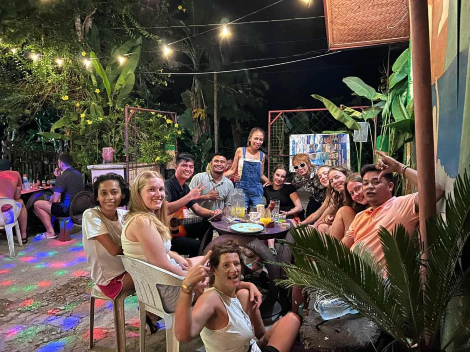 Sun Valley Backpackers Inn El Nido Bagian luar foto