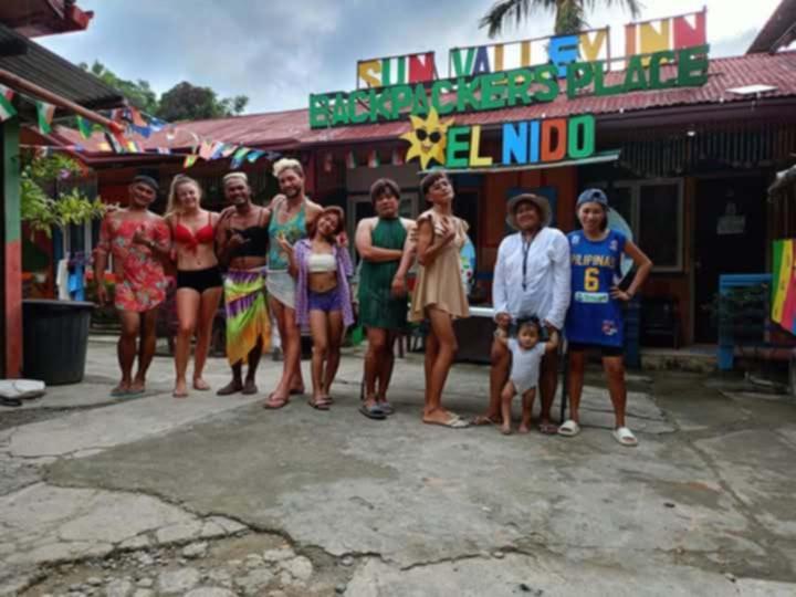 Sun Valley Backpackers Inn El Nido Bagian luar foto